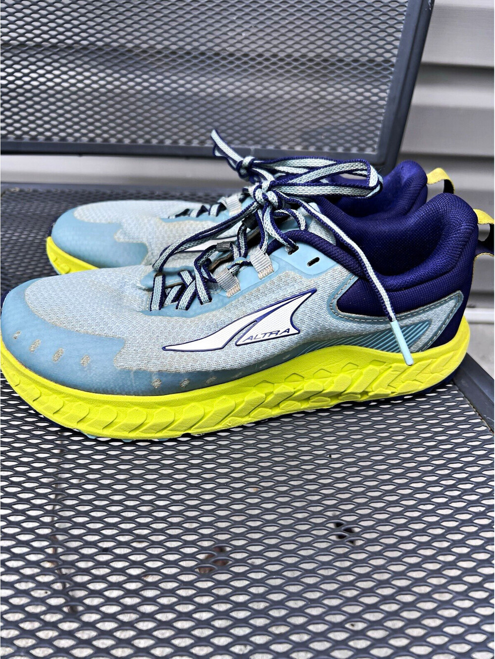 Altra Outroad Women’s Trail Running Sneaker Mesh Low Top Lace Up Blue/Nvy/Yel